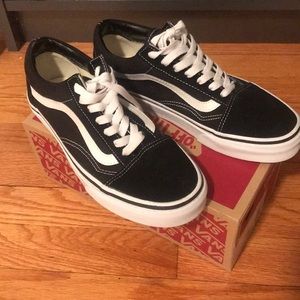 BRAND NEW Old Skool Vans Womens 6.5/Mens 5
